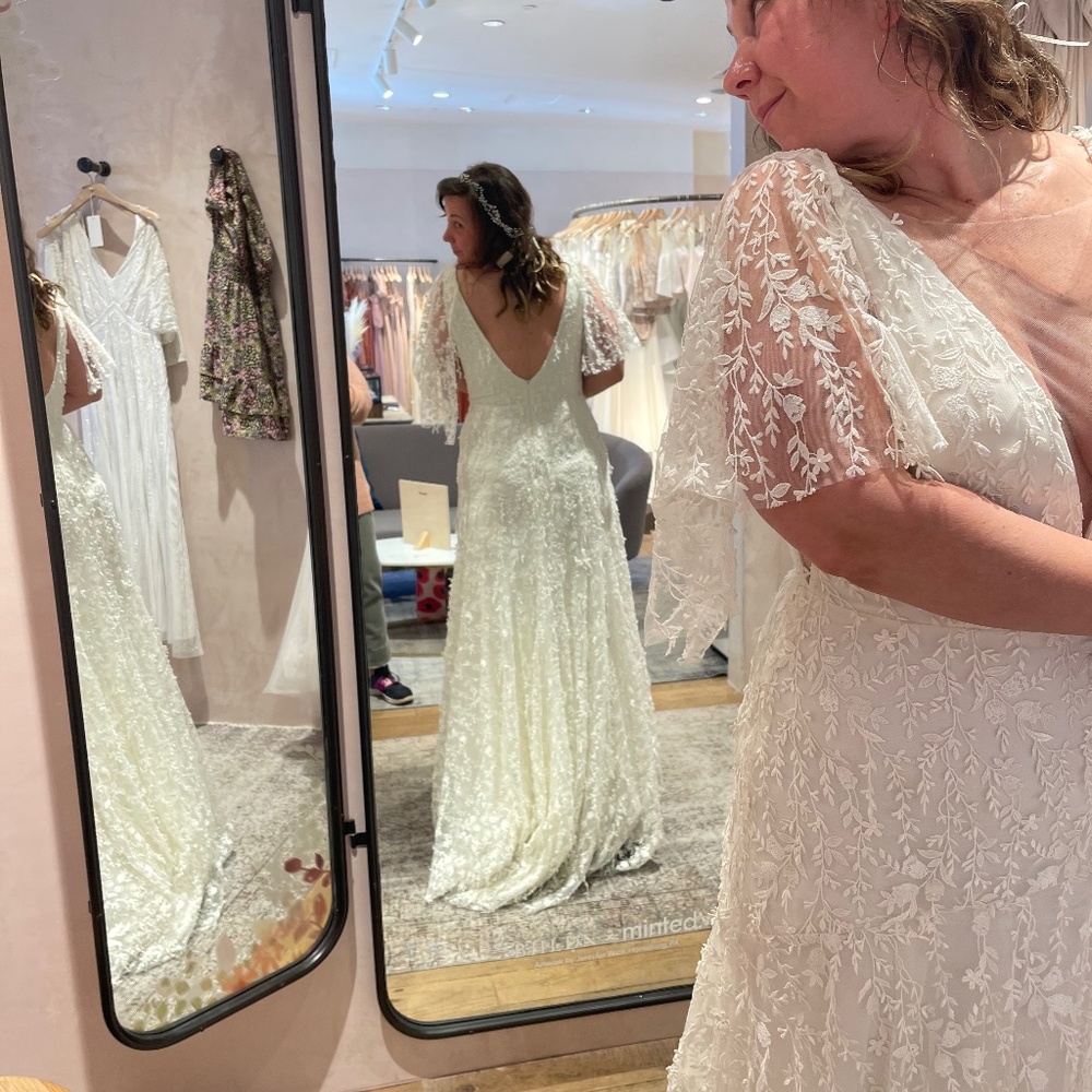 Never worn - Jenny Yoo wedding dress